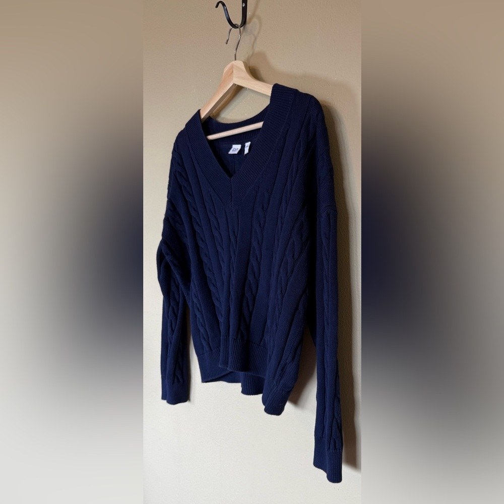 GAP Navy Blue 100% Cotton Cable-Knit V-Neck Sweater Size Large - Picture 3 of 6
